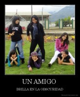 UN AMIGO  - BRILLA EN LA OBSCURIDAD