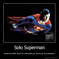 Solo Superman - Puede permitirse llevar los calzoncillos por encima de los pantalones