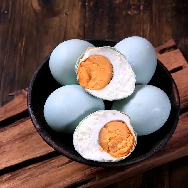 ARTI , MAMFAAT DAN KANDUNGAN TELUR ASIN BAGI KESEHATAN KITA SEHARI HARI.